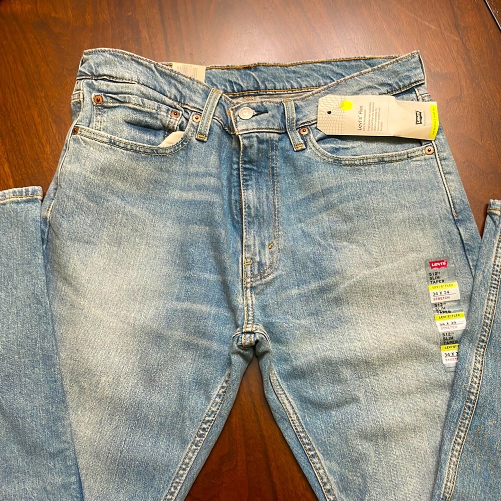 NEW WITH TAGS LEVIS JEANS SIZE 34x34